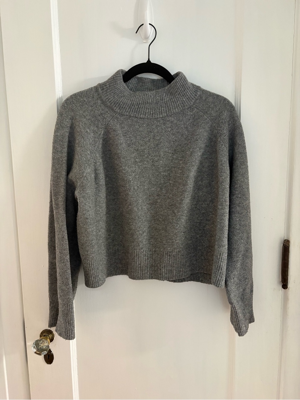 Universal Thread Gray Mock Neck Cropped Sweater